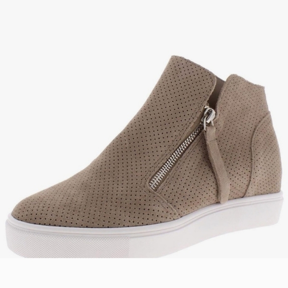 Steve Madden Caliber Suede Wedge Shoe - Picture 1 of 6